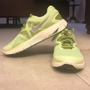 ⬇️$ NIKE LUNARGLIDE 3